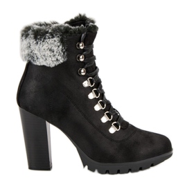 Cm Paris Snörskor på ett inlägg svart