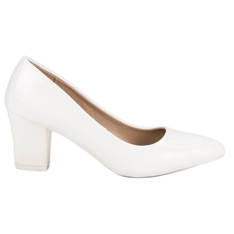 Klassiska lackerade pumpar vit