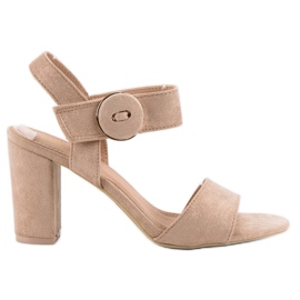 Beige sandaler på VINCEZA Bar