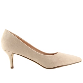 Pumpar på en lågklackad beige P-6377 Beige