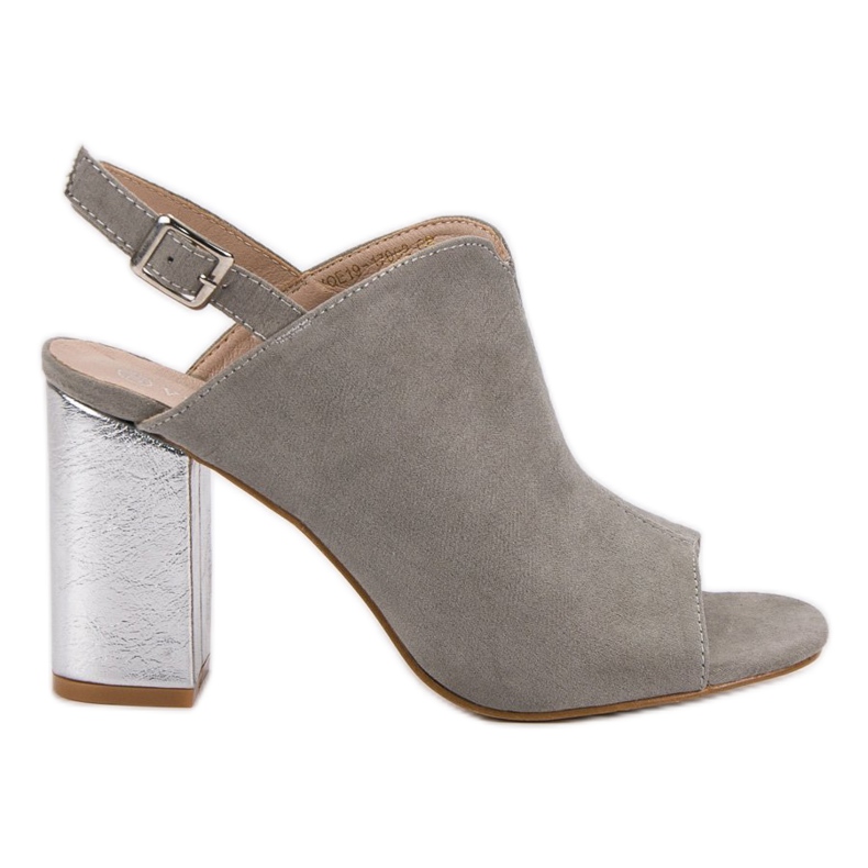 Byggda sandaler på en VINCEZA -bar grå