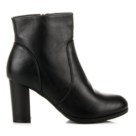 Super Mode Bekväma stövlar på en stolpe svart