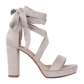 Grå sandaler på den grå plattformen NC805 Grå