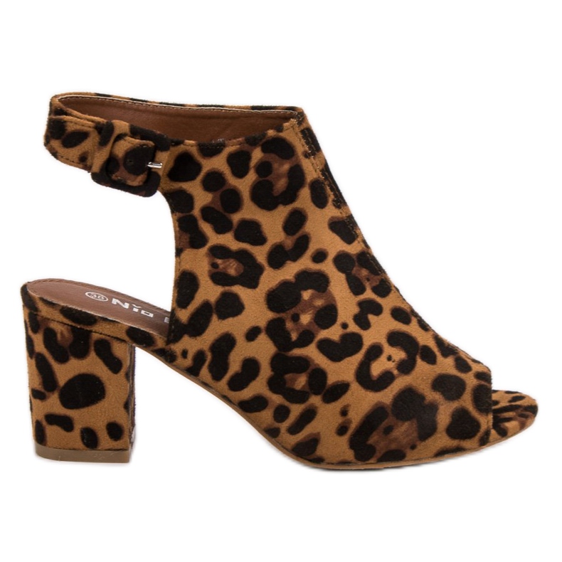 Nio Nio Byggda sandaler på en bar brun