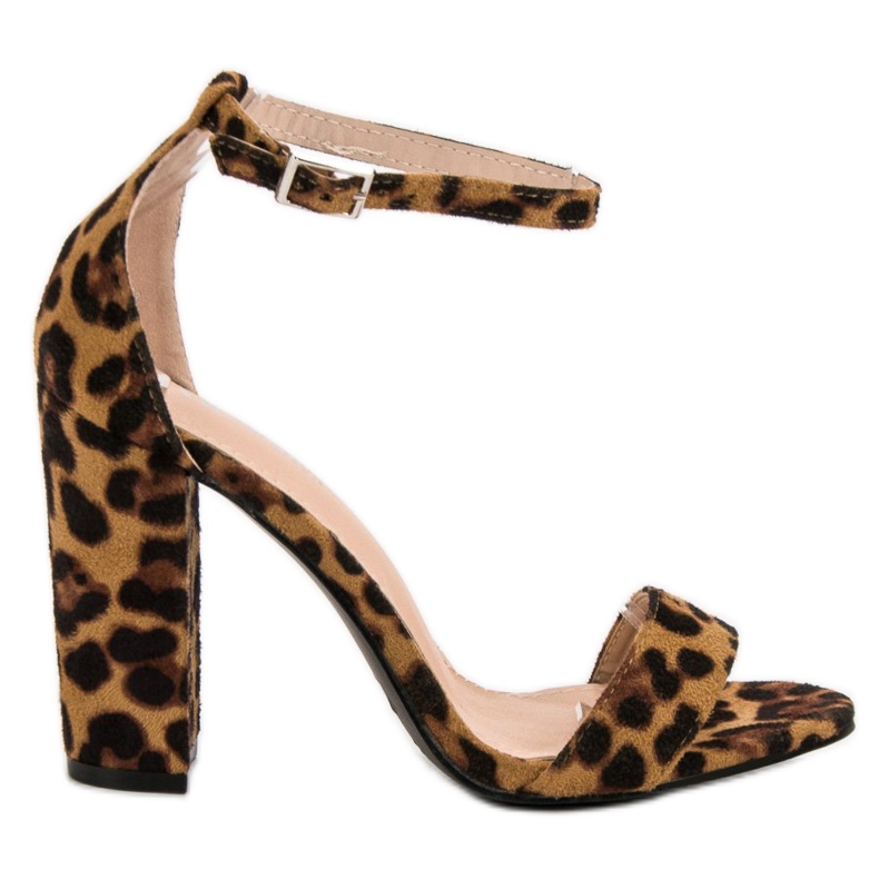 Ch. Creation Fläckiga sandaler på en bar brun