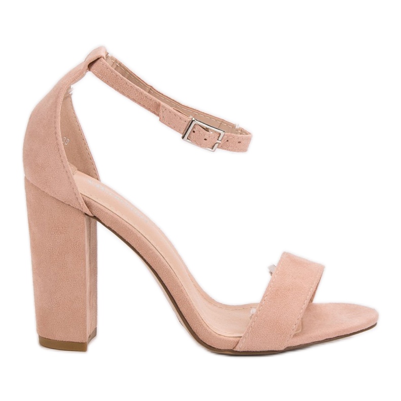 Ch. Creation Rosa sandaler på en bar