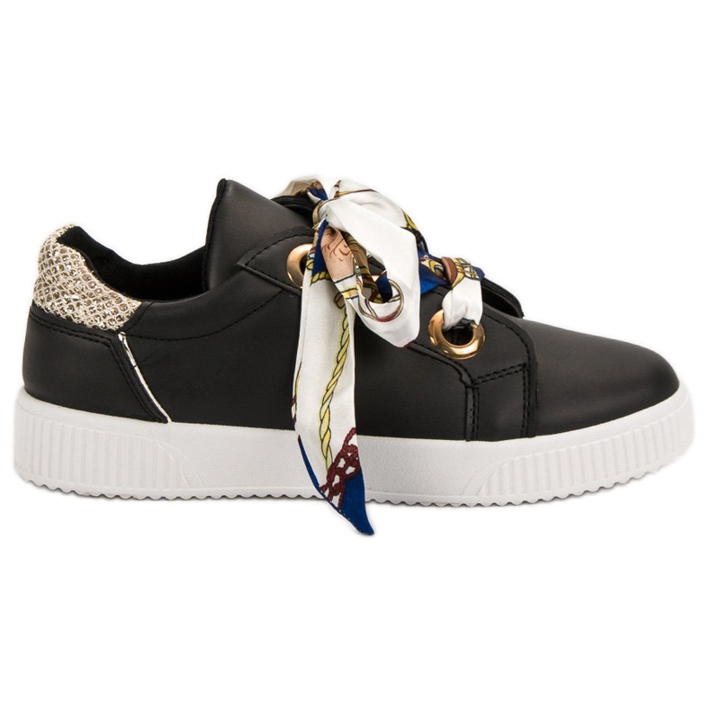 Sportskor bundna med ett band svart