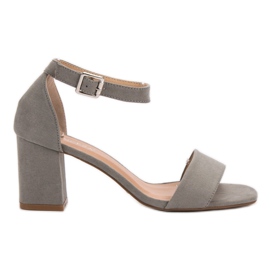 Sandaler i mocka på en VINCEZA -bar grå