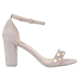 Sandaler på stolpen med grå pärlor GH1519 Grå