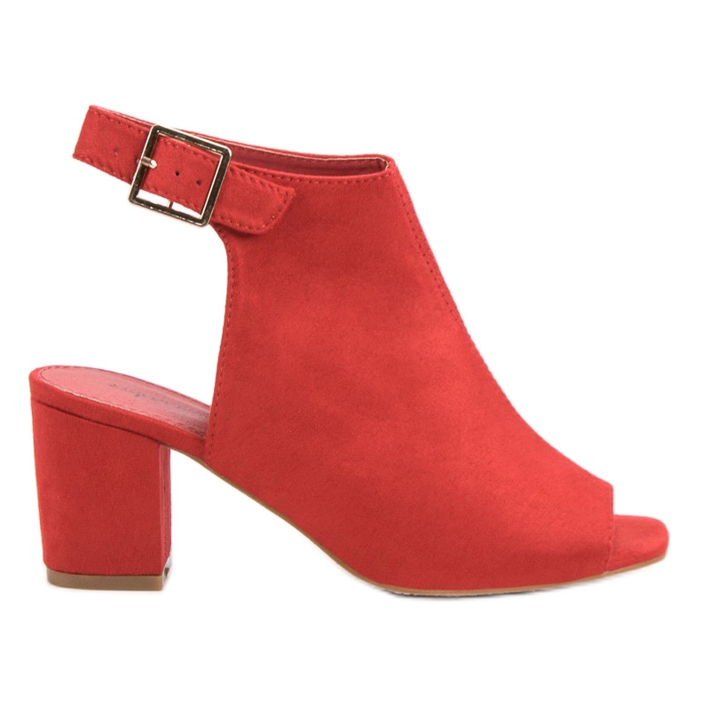 Super Mode Byggda sandaler på en bar röd