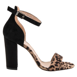 Erynn Sandaler På En Bar brun