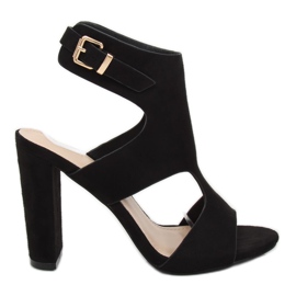 Svarta sandaler på stolpen J-8711 Svart