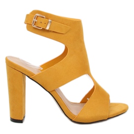 Gula sandaler på stolpen J-8711 Gul