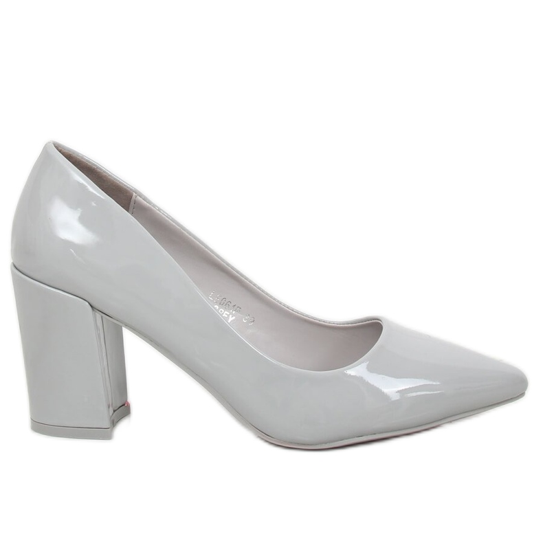 Pumpar på den grå stolpen LE061P Grå