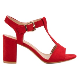 Anesia Paris Röda sandaler på en bar