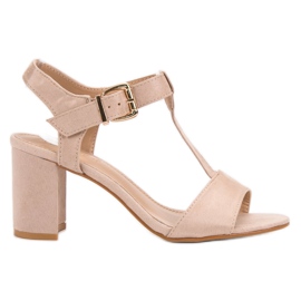 Anesia Paris Beige sandaler på en bar