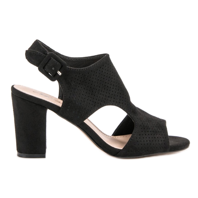 Openwork sandaler på ett inlägg svart