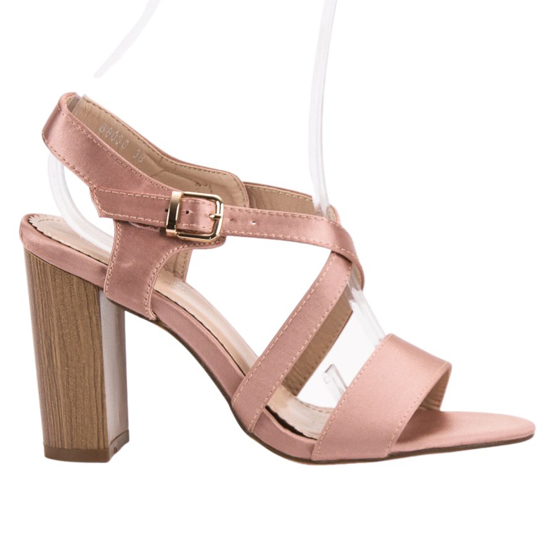 Kayla Sexiga sandaler på en bar rosa