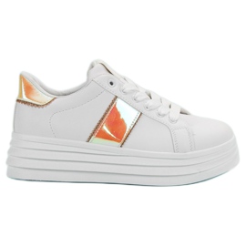 SHELOVET Vita skor på plattformen