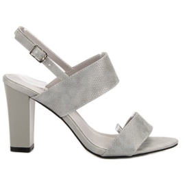 Goodin Sandaler På En Bar grå