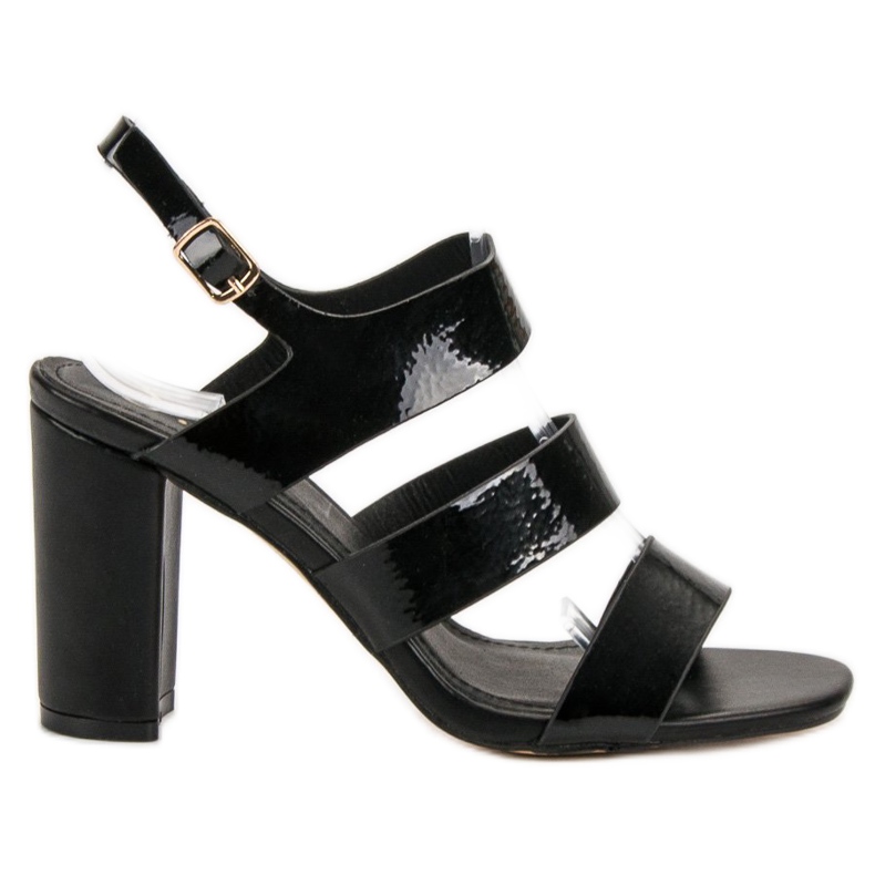 SHELOVET Svarta sandaler på en bar