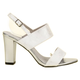 Goodin Sandaler På En Bar vit