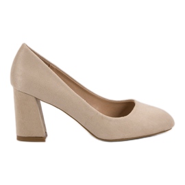 Super Mode Pumpar På En Pelare mångfärgad röd