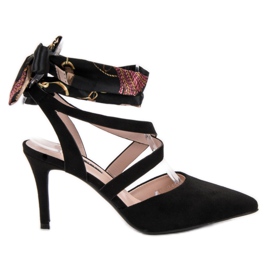 Milaya Stiletter bundna med ett band svart