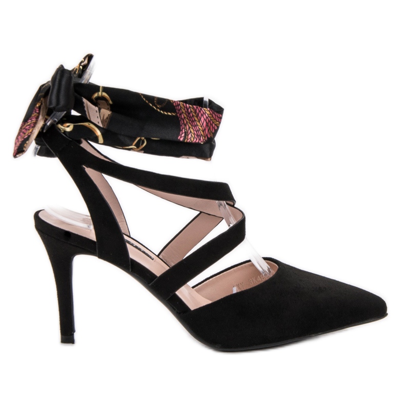 Milaya Stiletter bundna med ett band svart