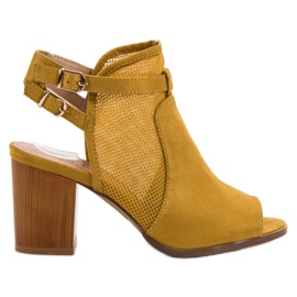 Evento Snygga stängda sandaler gul