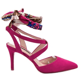 Milaya Stiletter bundna med ett band rosa