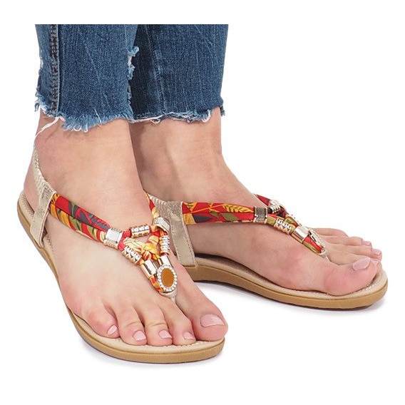 Gula platta sandaler med Sprat -diamanter gyllene