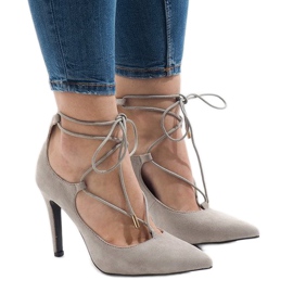 Grå pumpar på en stift 4524-5