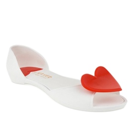 Vita ballonger med melissagummi med ett hjärta KM121-15