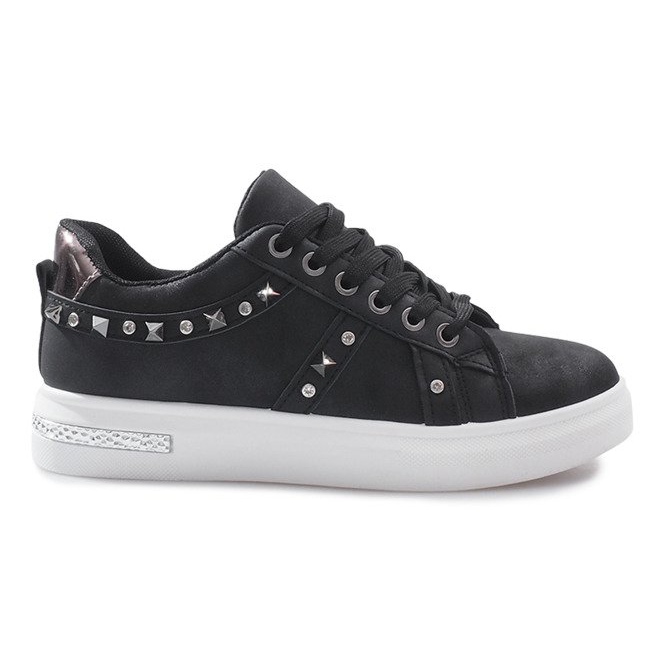 Svarta sneakers med Lucette dubbar