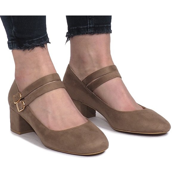 Beige pumps på Tamarastolpen