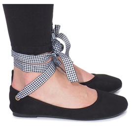 Svarta ballerinor med rosett från Acro