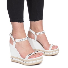 Vita kile sandaler med Cubano dubbar