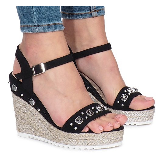 Svarta sandaler på Glam Shine kilklacken