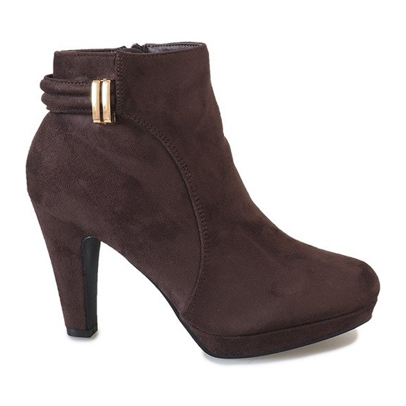 Bruna stövletter i mocka på stolpen 3263