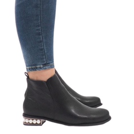 LEI-189 svarta stövlar med pärlor