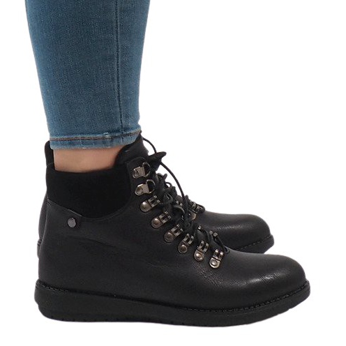 Svarta snörisolerade stövlar 3971