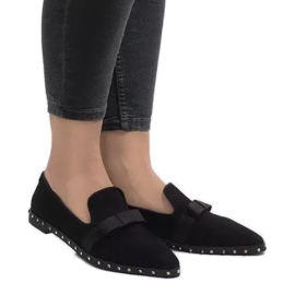Svarta slip-on skor med B12-12 dubbar