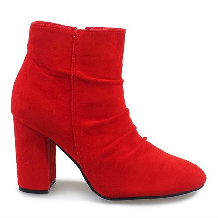 Röda stövletter i mocka på stolpen 0M803