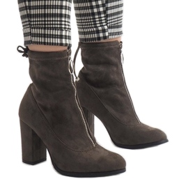 Gröna stövletter i mocka på stolpen C-7179