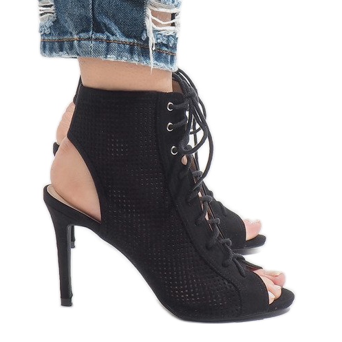 Svarta öppna stövlar på häl 1610-22