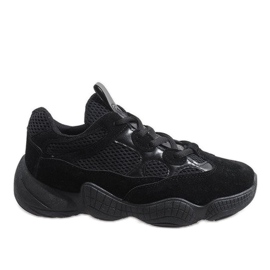 2018-13 svarta sportskor