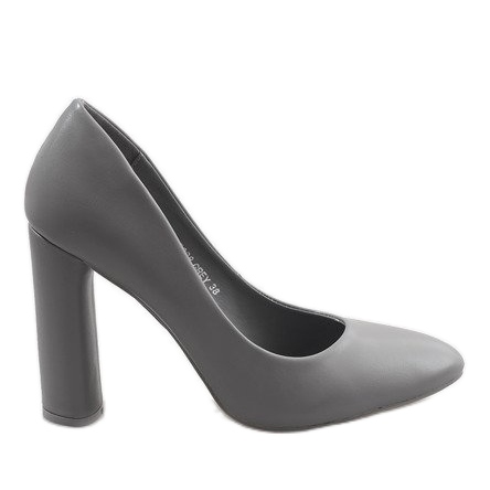 Grå pumpar på LE028 stolpen