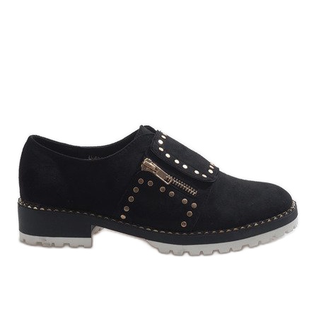 Svarta slip-on skor med U-6249 dubbar