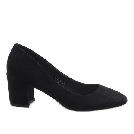 Svart mocka pumpar på D-1228 pelaren